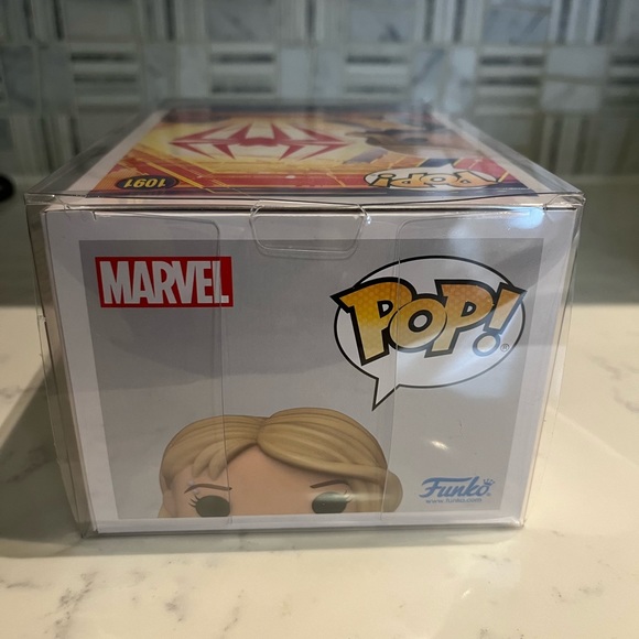 Marvel Across the Spider-Verse Spider-Gwen Marvel Corps Exclusive Funko Pop 1091 - Picture 4 of 6